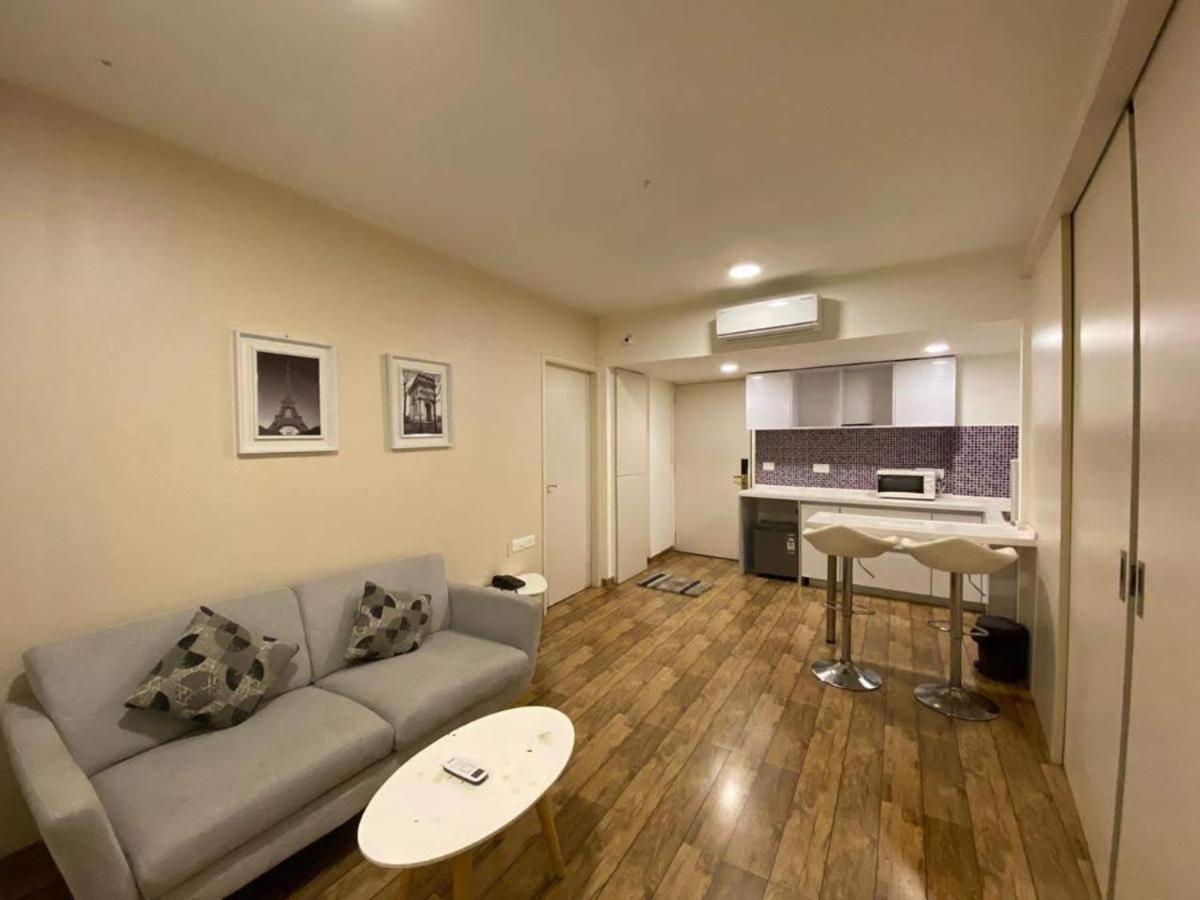 7 Star Weekend Studio At Rajhans Belliza By Global Hospitality Сурат Экстерьер фото