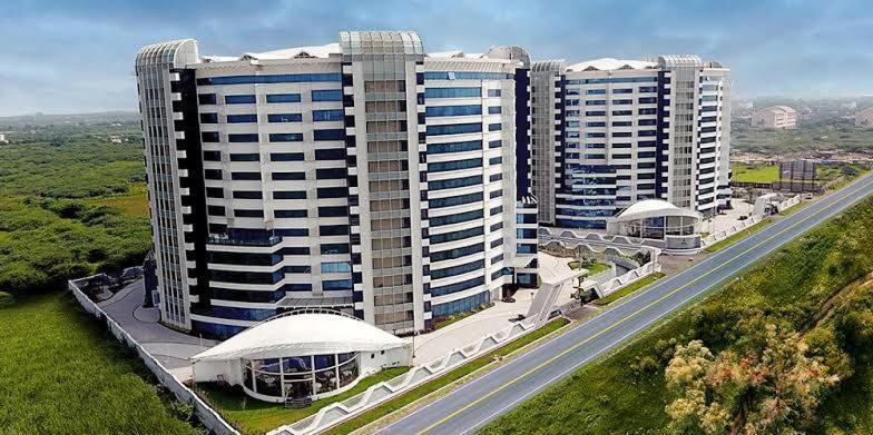 7 Star Weekend Studio At Rajhans Belliza By Global Hospitality Сурат Экстерьер фото