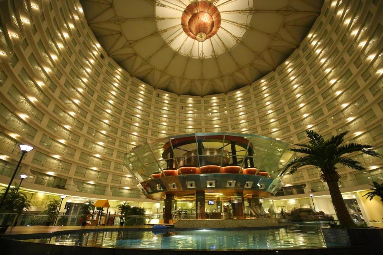 7 Star Weekend Studio At Rajhans Belliza By Global Hospitality Сурат Экстерьер фото